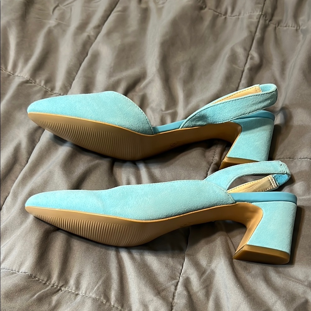 Katy Perry Collections Blue Heels with Pointed Toe - Picture 2 of 5